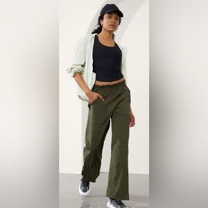 Athleta Trekkie Parachute Pants Women’s Size 2 Aspen Olive